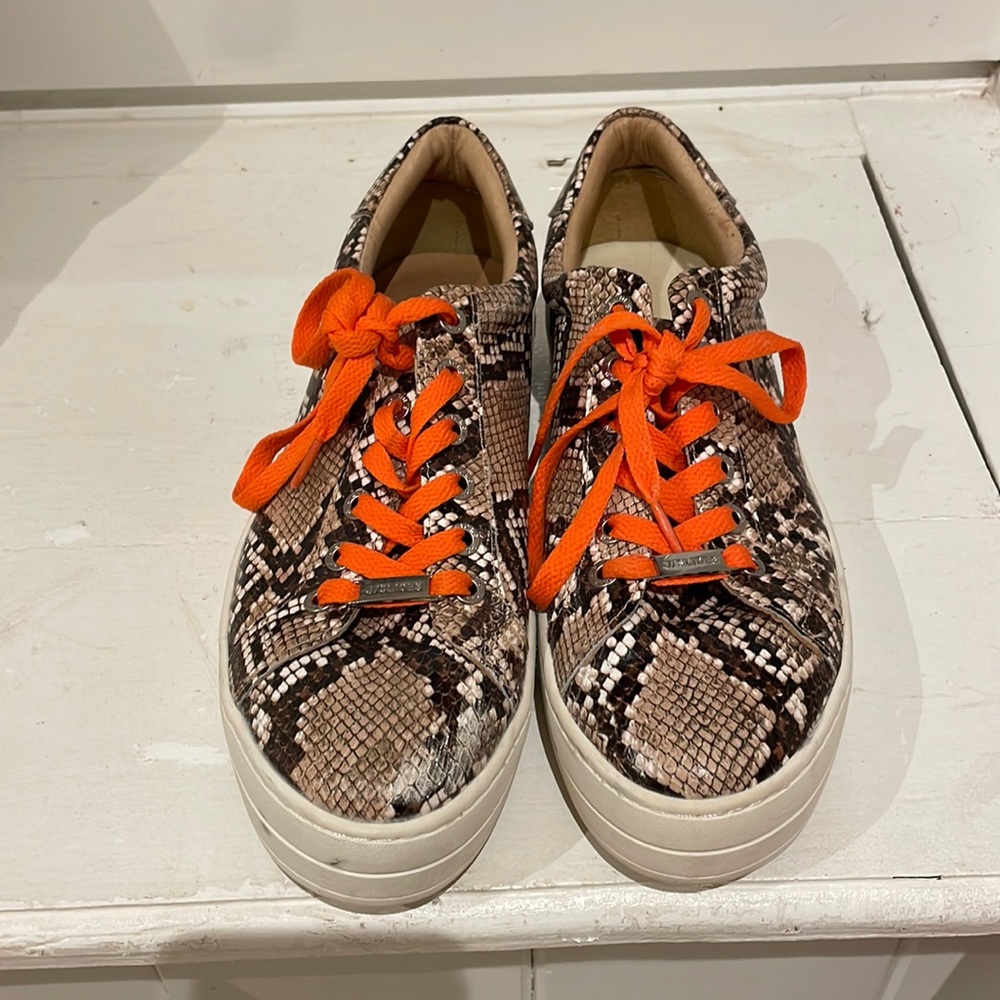Leather sneakers